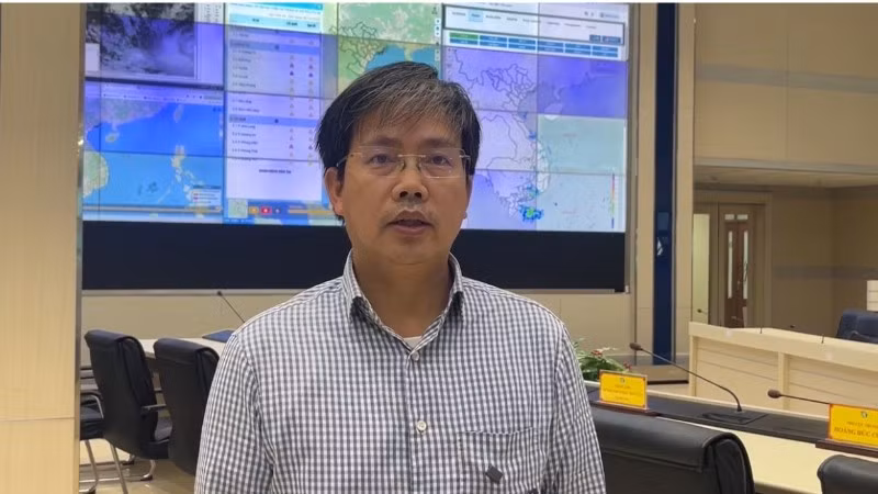 Ông Mai Văn Khiêm, Giám đốc Trung tâm Dự báo khí tượng Thủy văn quốc gia cảnh báo bão Kalmaegi là cơn bão rất mạnh, có thể duy trì cấp 14-15, giật trên cấp 17.