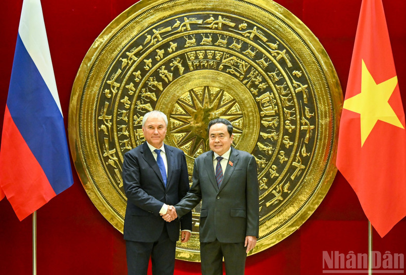 Chủ tịch Quốc hội Trần Thanh Mẫn và Chủ tịch Duma Quốc gia Quốc hội Liên bang Nga Vyacheslav Volodin. (Ảnh: DUY LINH)