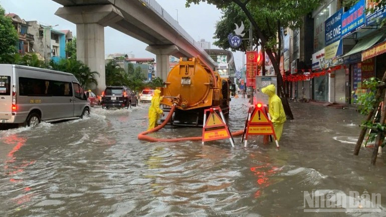 Cơ quan chức năng cảnh báo người dân đề phòng nguy cơ ngập úng tại các khu vực trũng, thấp nội thành Hà Nội.