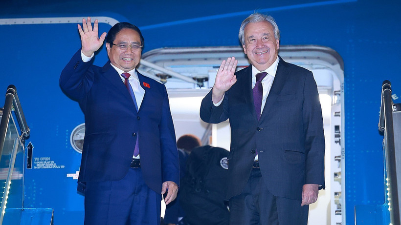 Thủ tướng Phạm Minh Chính và Tổng Thư ký Liên hợp quốc António Guterres cùng rời Hà Nội sang Kuala Lumpur, Malaysia tham dự Hội nghị Cấp cao ASEAN lần thứ 47 và các Hội nghị Cấp cao liên quan. (Ảnh: TTXVN)