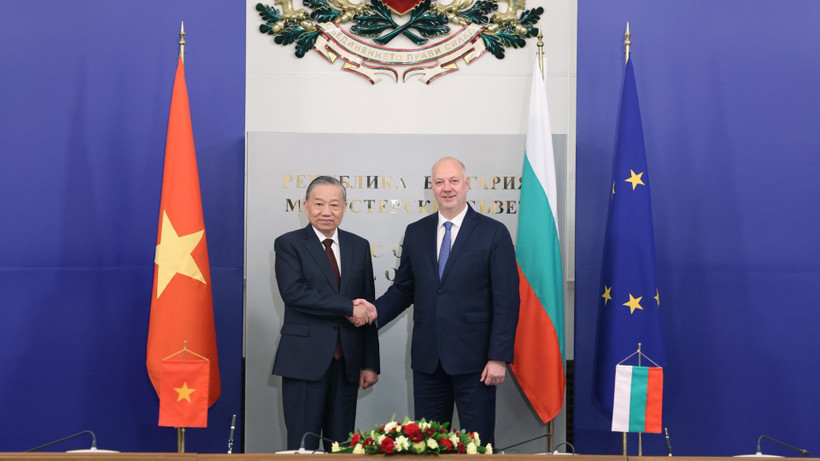 Tổng Bí thư Tô Lâm hội kiến Thủ tướng Bulgaria Rosen Zhelyazkov. (Ảnh: TTXVN)