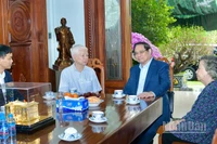 Thủ tướng Chính phủ Phạm Minh Chính thăm, chúc Tết nguyên Chủ tịch nước Nguyễn Minh Triết. (Ảnh: THANH GIANG)