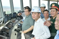 Thủ tướng Chính phủ Phạm Minh Chính kiểm tra tháp kiểm soát không lưu của Cảng hàng không quốc tế Long Thành. (Ảnh: Thanh Giang)