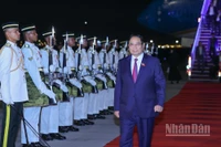 Thủ tướng Chính phủ Phạm Minh Chính cùng Đoàn đại biểu Việt Nam tới Thủ đô Kuala Lumpur, Malaysia, bắt đầu chuyến công tác tham dự Hội nghị Cấp cao ASEAN lần thứ 47 và các Hội nghị Cấp cao liên quan. (Ảnh: VGP/Nhật Bắc)