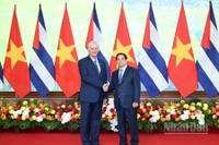 Thủ tướng Chính phủ Phạm Minh Chính và Bí thư Thứ nhất Trung ương Đảng Cộng sản, Chủ tịch nước Cuba Miguel Diaz Canel. (Ảnh: TRẦN HẢI)