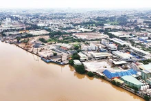 Khu công nghiệp Biên Hòa 1 nằm sát sông Đồng Nai nguy cơ gây ô nhiễm môi trường rất cao.