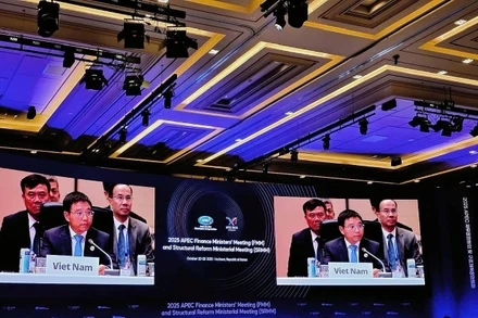 Bộ trưởng Tài chính Nguyễn Văn Thắng tham dự Hội nghị Bộ trưởng Tài chính APEC lần thứ 32 tại Incheon (Hàn Quốc).