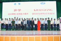 Các đại biểu và học viên dự Lễ khai giảng khóa đào tạo đường sắt tốc độ cao