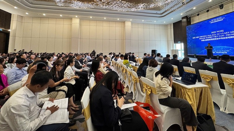 "Hội nghị xúc tiến thương mại, đầu tư và kết nối giao thương doanh nghiệp Việt Nam-Trung Quốc” được tổ chức trong khuôn khổ Hội chợ Mùa Thu 2025. z7160603357106-a0895c0c3180477f48a35c1dc0b3b6b1.jpg