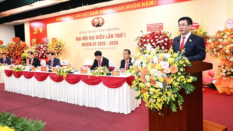 Bộ trưởng Công thương Nguyễn Hồng Diên phát biểu khai mạc Đại hội. z6808944005537-0b0769bb118da377250c0e3cbe4efa5c.jpg