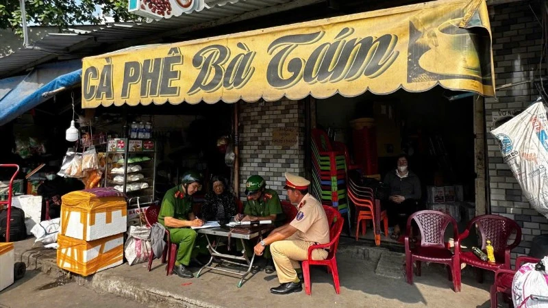 TP.HCM triển khai thu phí sử dụng tạm thời lòng đường, vỉa hè theo quy định mới
