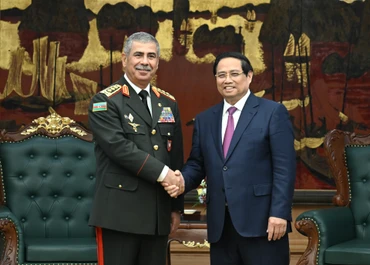 Thủ tướng Phạm Minh Chính đón Thượng tướng Zakir Hasanov, Bộ trưởng Quốc phòng Azerbaijan.