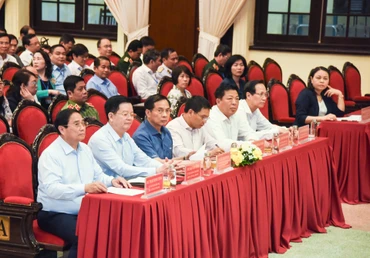 Thủ tướng Phạm Minh Chính và các đại biểu dự Hội nghị toàn quốc tập huấn về tổ chức và hoạt động của tổ chức Đảng, chính quyền, Mặt trận Tổ quốc Việt Nam, các đoàn thể chính trị ở cấp xã (mới).
