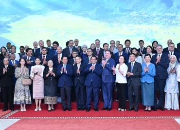 Thủ tướng Phạm Minh Chính với đại diện các Đoàn ngoại giao tại Việt Nam.