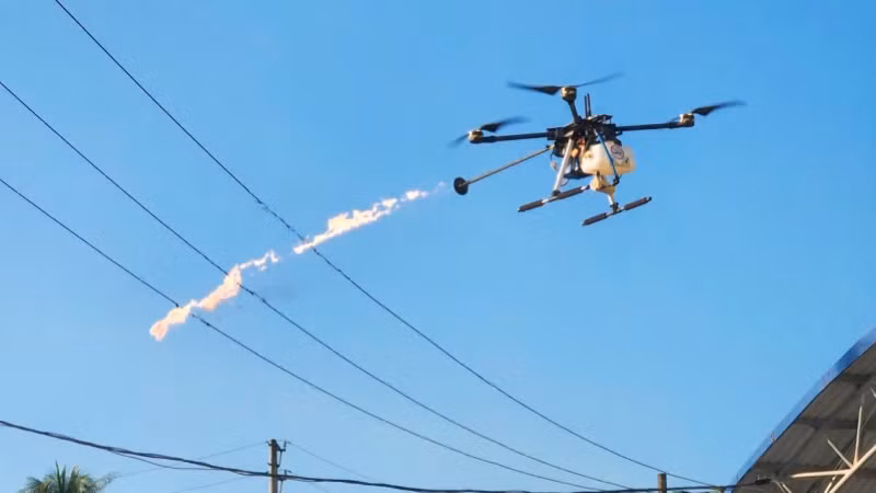 Ứng dụng UAV gắn vòi phun lửa xử lý các mối nguy đe dọa sự cố đường dây, nâng cao an toàn và hiệu quả vận hành lưới điện.