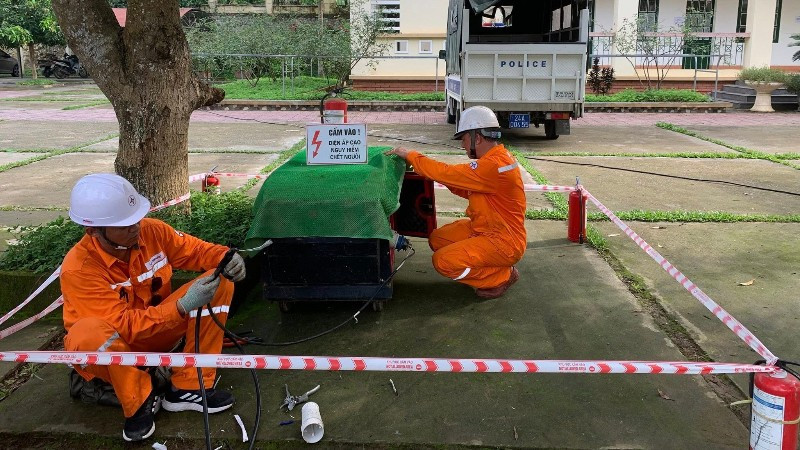 Triển khai, hoàn tất phương án bảo đảm cung cấp điện an toàn, ổn định tại các điểm thi trong Kỳ thi trung học phổ thông. (Ảnh: EVN)