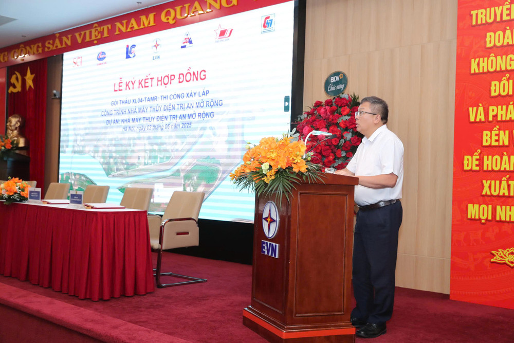 Phó Tổng giám đốc Tập đoàn Điện lực Việt Nam Phạm Hồng Phương phát biểu tại buổi lễ. z6666700181055-7d2039d153fc2b2c3e1df1485fd6412a.jpg