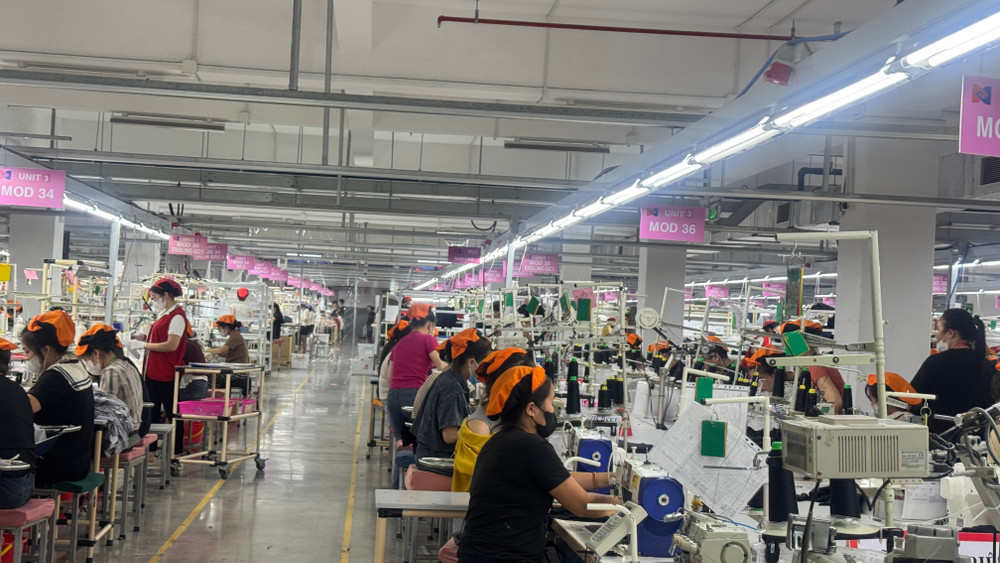 Nguồn điện mặt trời mái nhà được khai thác để sử dụng sản xuất trong doanh nghiệp. (Ảnh: LÊ CHI) img-3238.jpg