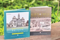 Bìa hai cuốn sách “Di sản Sài Gòn-Thành phố Hồ Chí Minh” và “Kiến trúc Pháp-Đông Dương, dấu tích Sài Gòn-Hòn ngọc Viễn Đông”.