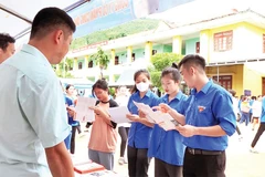 Tỉnh Tuyên Quang thường xuyên tổ chức các phiên giao dịch việc làm, hỗ trợ tư vấn cho người lao động có nhu cầu đi làm việc theo hợp đồng.