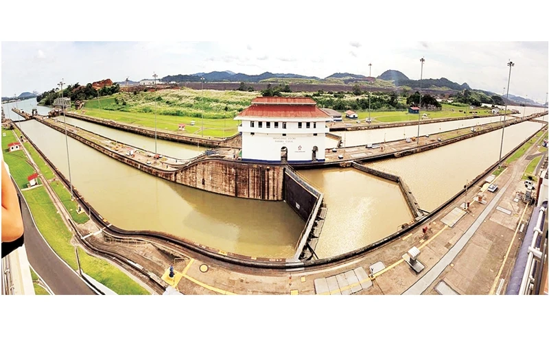 Cửa Miraflores của kênh đào Panama.