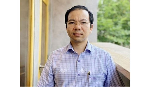 PGS, TS Vũ Tuấn Hưng, Phó Viện trưởng phụ trách Viện Khoa học xã hội vùng Nam Bộ (Viện Hàn lâm Khoa học xã hội Việt Nam). PGS, TS Vũ Tuấn Hưng, Phó Viện trưởng phụ trách Viện Khoa học xã hội vùng Nam Bộ (Viện Hàn lâm Khoa học xã hội Việt Nam).
