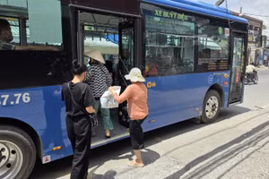 Từ ngày 1/7, Thành phố Hồ Chí Minh áp dụng miễn phí vé xe buýt cho người dân trên 135 tuyến xe buýt (Ảnh: VÕ LÊ)