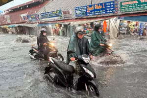 Các tuyến đường Dương Văn Cam, Kha Vạn Cân, Đặng Thị Rành (khu vực Chợ Thủ Đức) ngập nặng nhiều năm qua. (Ảnh: THẾ ANH)