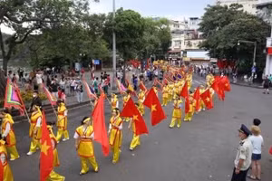 Lễ hội tại phố đi bộ hồ Hoàn Kiếm. (Ảnh: CHÍ DŨNG)