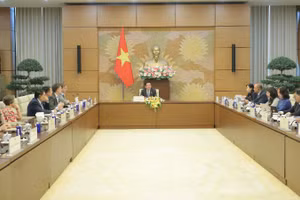 Toàn cảnh buổi làm việc. 
