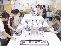 Phòng thí nghiệm Robotics tại Trường đại học Công nghiệp Thành phố Hồ Chí Minh. 