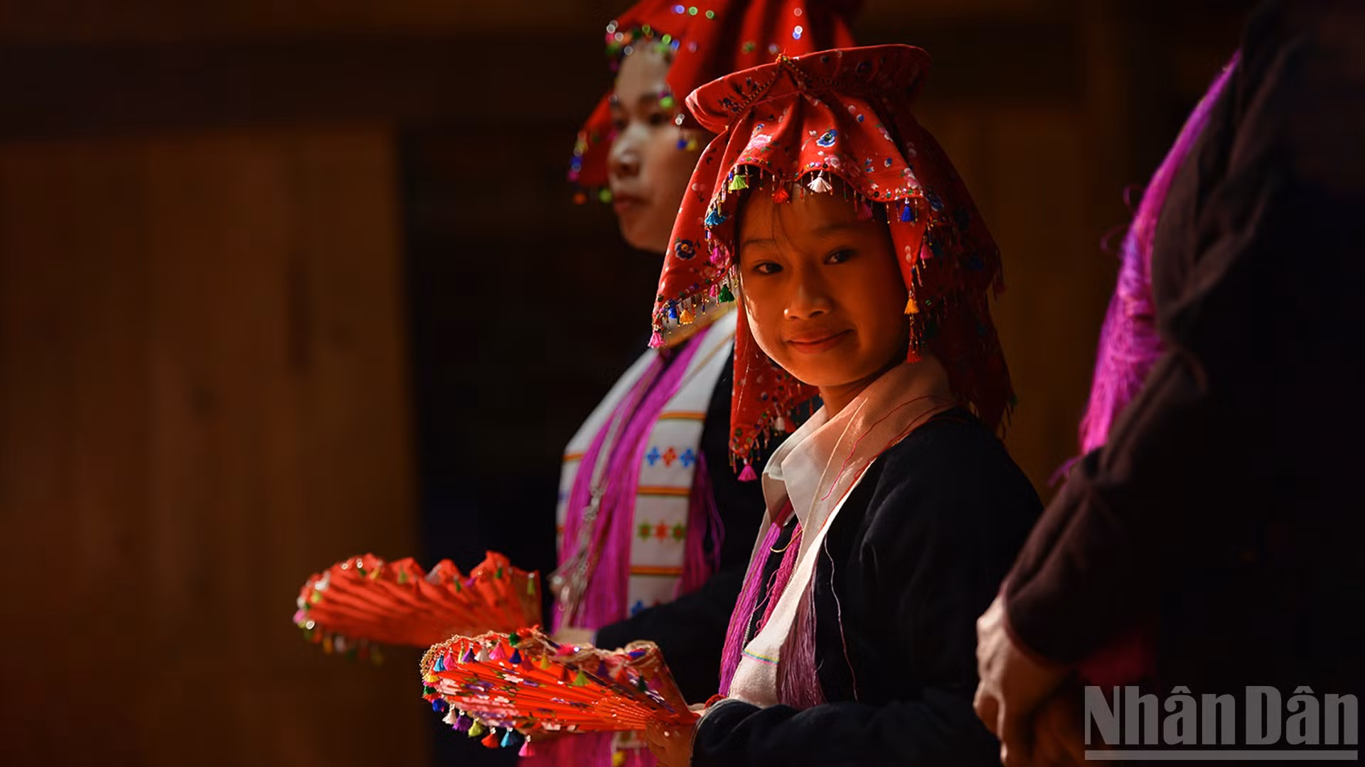 ndo_br_02-nhung-co-gai-tre-13-den-14-tuoi-duoc-chon-lam-phu-dau-a-nh-ang-vu-linh.jpg