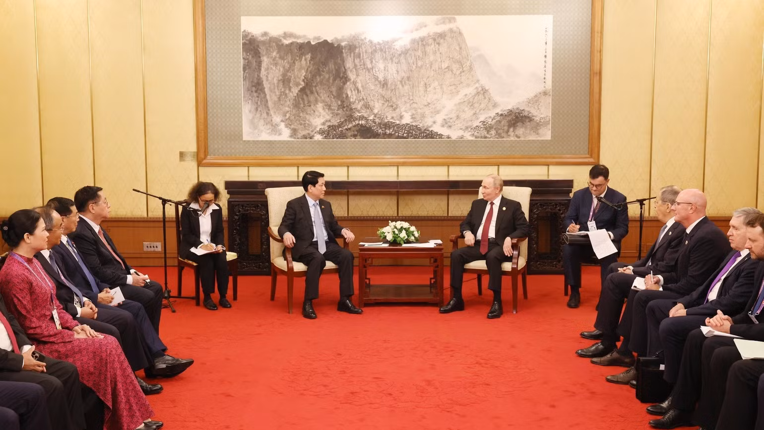 vna-potal-chu-tich-nuoc-luong-cuong-hoi-kien-sua-tong-thong-nga-vladimir-putin-8254453-1-9360.jpg