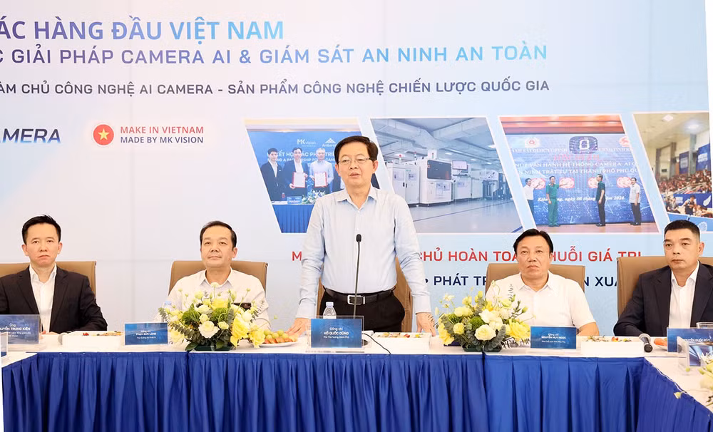 Phó Thủ tướng Chính phủ Hồ Quốc Dũng phát biểu tại buổi làm việc.