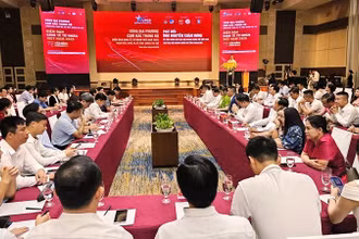 Quang cảnh diễn đàn.