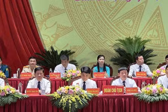 Đoàn Chủ tịch điều hành đại hội.