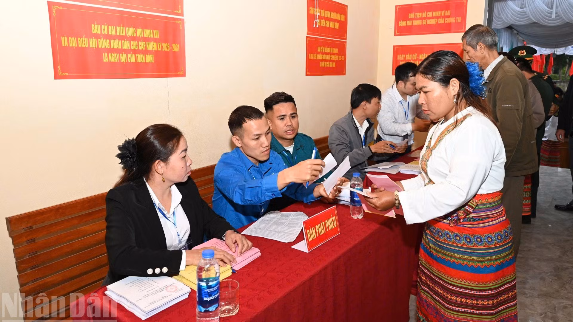 91 cử tri người dân tộc Chứt ở bản Rào Tre, xã Phúc Trạch (Hà Tĩnh) tham gia bỏ phiếu bầu cử đại biểu Quốc hội khóa XVI và đại biểu Hội đồng nhân dân các cấp nhiệm kỳ 2026-2031.