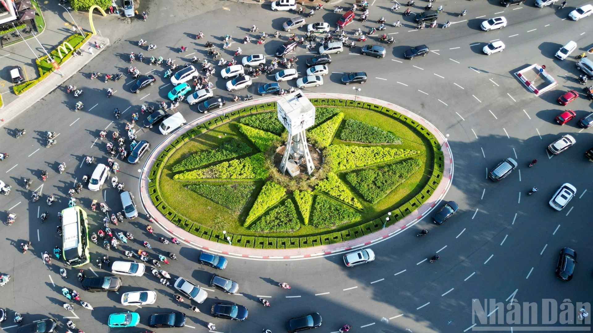 Vòng xoay Điện Biên Phủ, đang được đề xuất tháo gỡ.