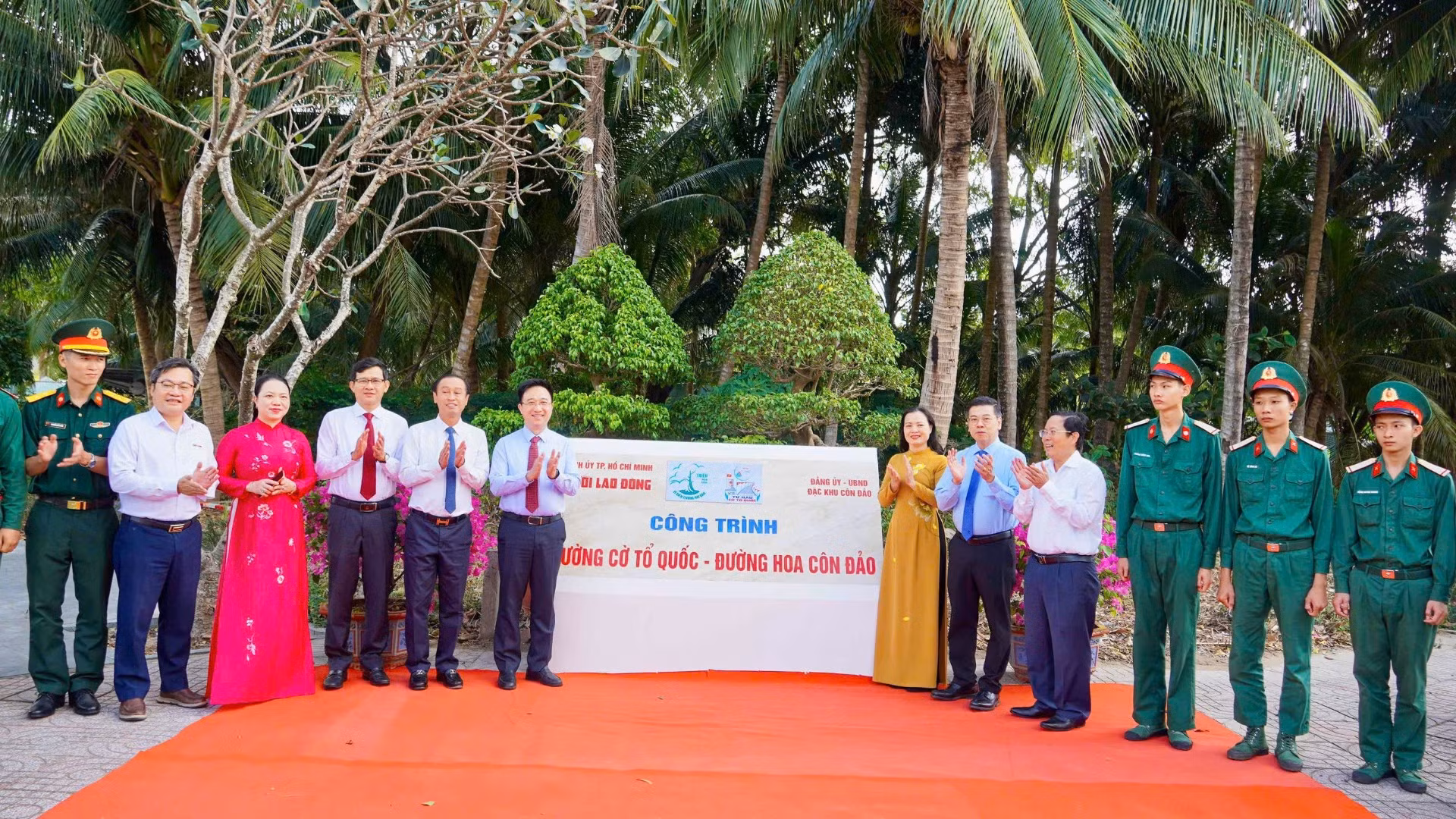 Lãnh đạo Thành ủy, Ủy ban nhân dân Thành phố Hồ Chí Minh, đặc khu Côn Đảo và lãnh đạo Báo Người lao động tại lễ khánh thành.