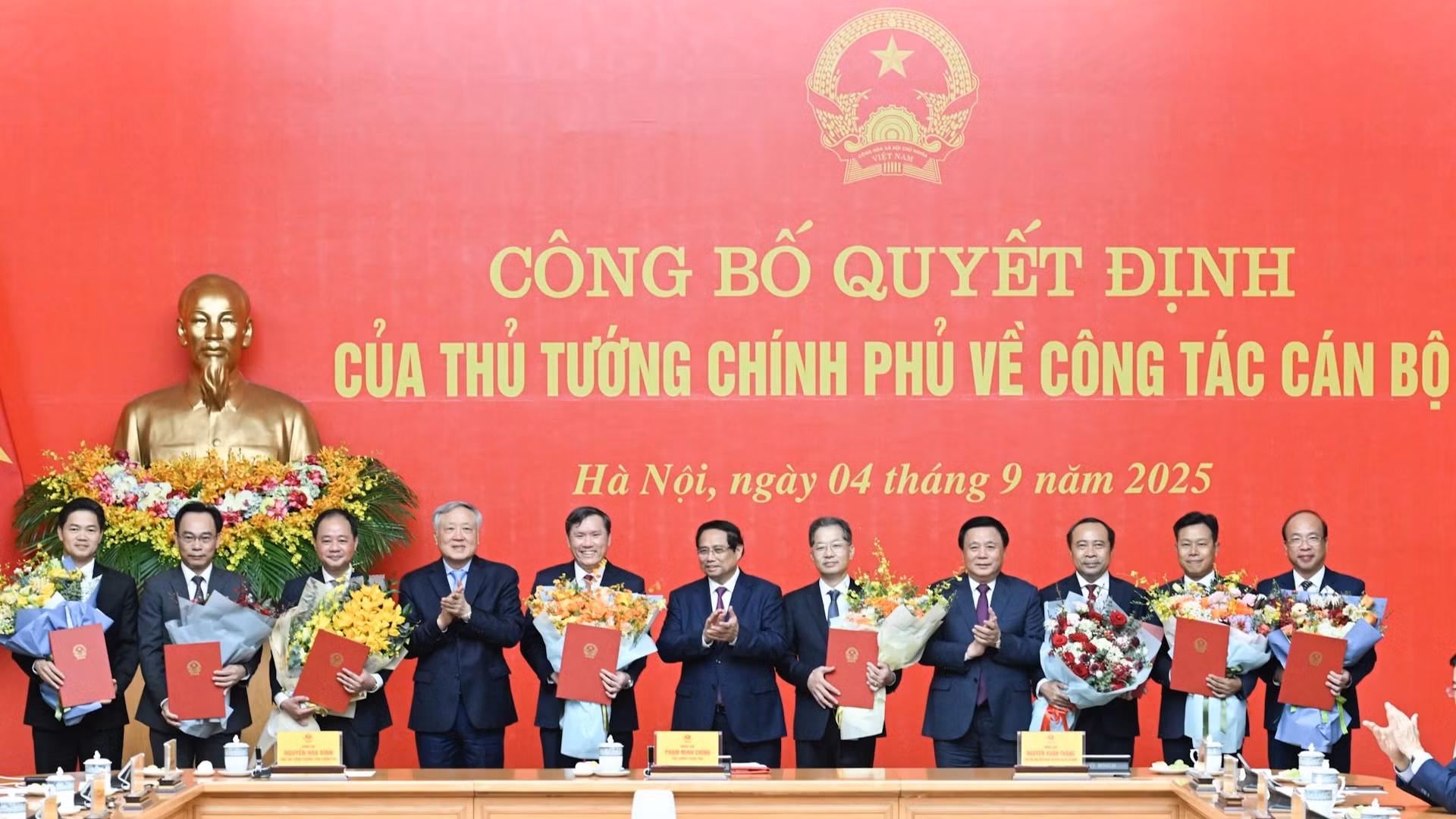 Thủ tướng Phạm Minh Chính trao Quyết định tiếp nhận, bổ nhiệm lãnh đạo một số bộ, cơ quan.