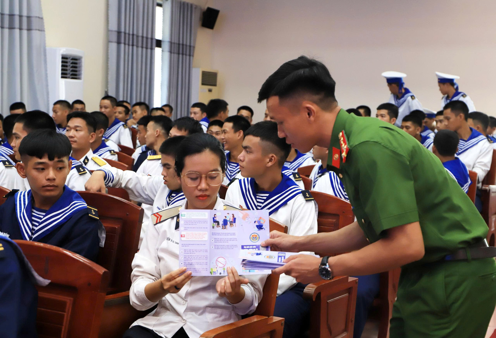 Chú trọng công tác tuyên truyền, phòng ngừa ma túy. (Ảnh: PC04) anh-5.jpg