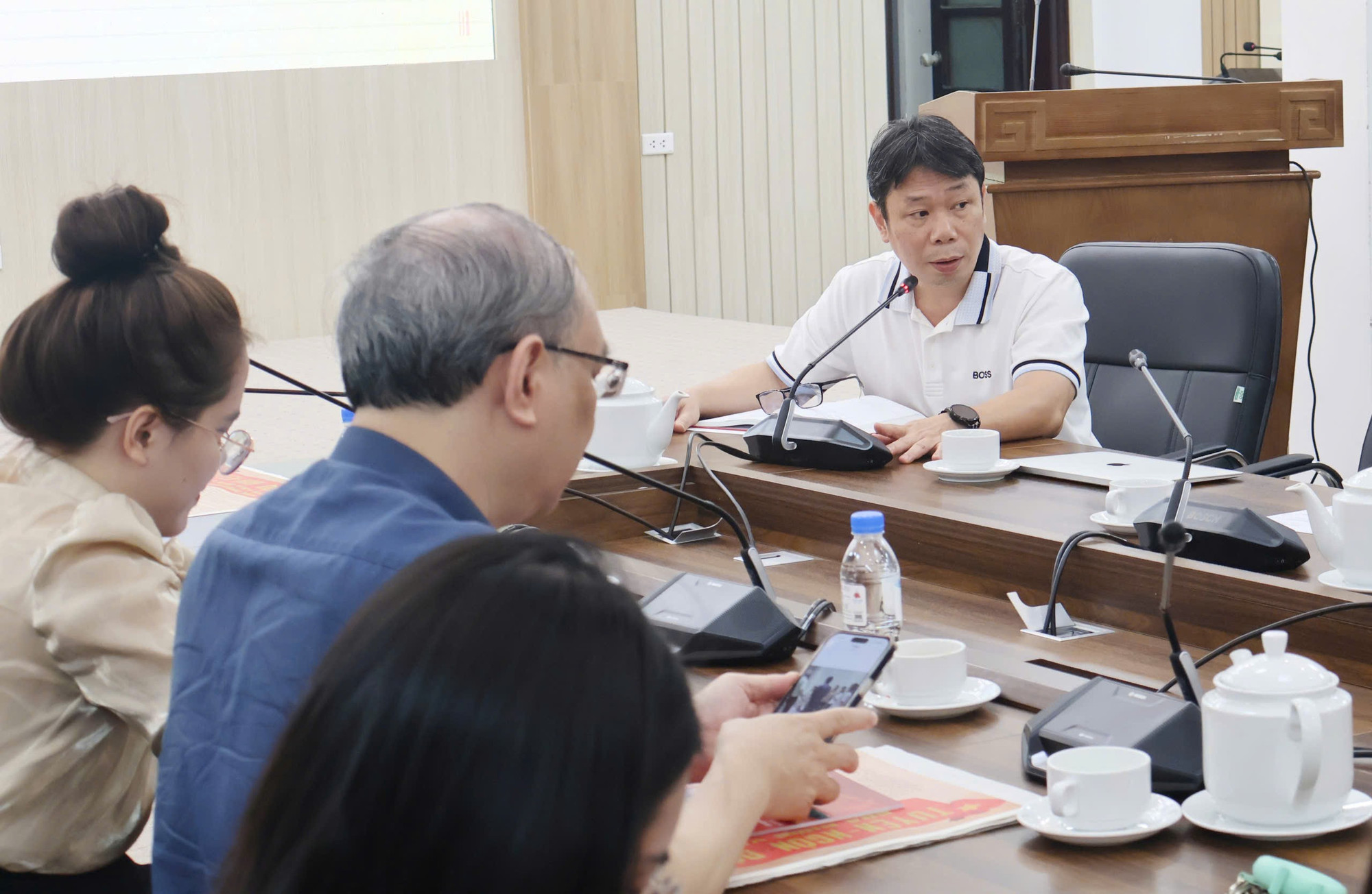 Nhà báo Lê Phan Anh chia sẻ với học viên về kinh nghiệm và công tác bảo mật, an toàn thông tin trong thời đại số. pa.jpg