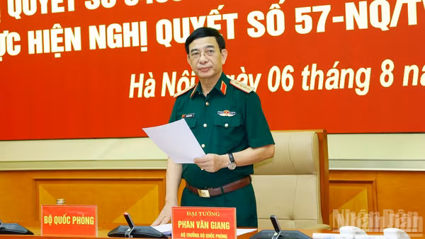 Đại tướng Phan Văn Giang, Ủy viên Bộ Chính trị, Phó Bí thư Quân ủy Trung ương, Phó Thủ tướng Chính phủ, Bộ trưởng Quốc phòng, Trưởng Ban Chỉ đạo chủ trì. (Ảnh: THẾ ĐẠI)
