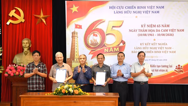 Làng Hữu nghị Việt Nam tổ chức Lễ kỷ niệm 65 năm Ngày Thảm họa da cam Việt Nam (10/8/1961-10/8/2026) và ký kết nghĩa với Báo Cựu chiến binh Việt Nam. (Ảnh: HOÀNG LINH)