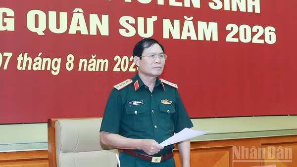 Đại tướng Nguyễn Tân Cương phát biểu kết luận hội nghị.