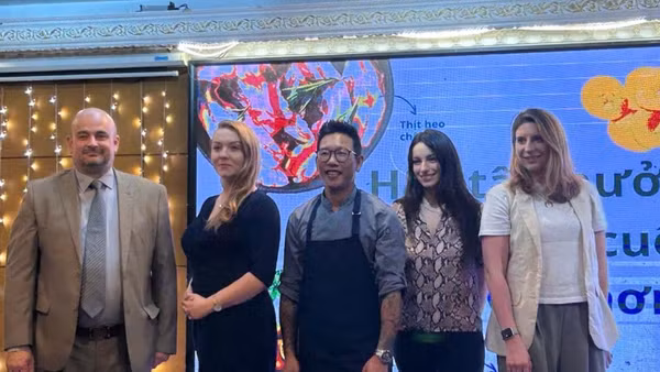 Các đại biểu tham dự chương trình quảng bá thực phẩm châu Âu cao cấp. (Ảnh: KHẮC KIÊN)