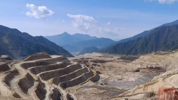 Khu mỏ Maoniuping ở huyện Miện Ninh, tỉnh Tứ Xuyên, Trung Quốc. (Ảnh tư liệu của Nhật báo Tứ Xuyên)