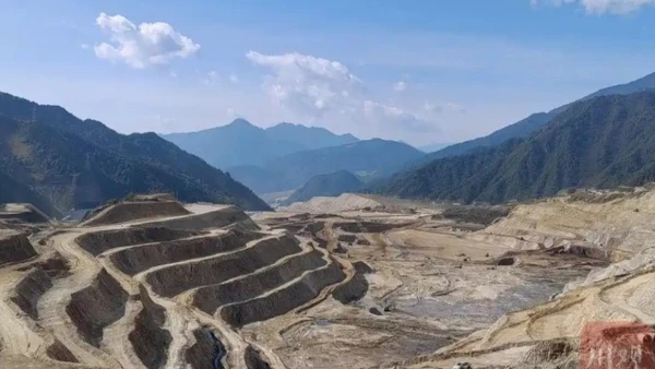 Khu mỏ Maoniuping ở huyện Miện Ninh, tỉnh Tứ Xuyên, Trung Quốc. (Ảnh tư liệu của Nhật báo Tứ Xuyên)