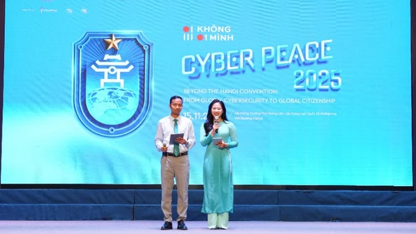 Diễn đàn Giáo dục An ninh mạng Cyber Peace 2025 với chủ đề “Sứ giả số: Hành động có trách nhiệm, kiến tạo một thế giới số an toàn và nhân văn”. (Ảnh: KHẮC KIÊN)