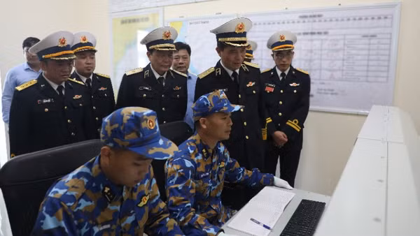 Đoàn kiểm tra công tác sẵn sàng chiến đấu tại Trạm Ra-đa thuộc Trung đoàn 151.